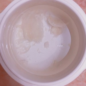 桃胶牛奶炖燕窝的做法 步骤1